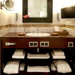 Deluxe Kolonial Bad / Deluxe colonial bathroom